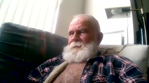 Snapshot of beardbushy chatting on February 17, 4:17 pm beardbushy online show from February 17, 4:17 pm