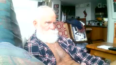Snapshot of beardbushy chatting on March 4, 7:43 pm beardbushy online show from March 4, 7:43 pm
