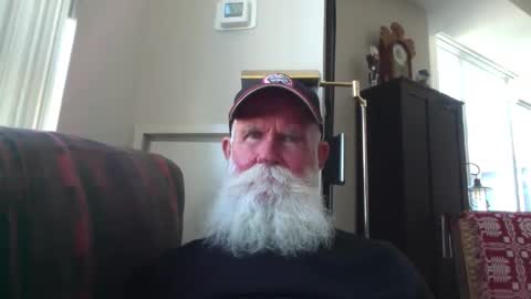 Snapshot of beardbushy chatting on October 1, 3:44 pm beardbushy online show from October 1, 3:44 pm