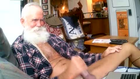 Snapshot of beardbushy chatting on September 18, 3:49 pm beardbushy online show from September 18, 3:49 pm
