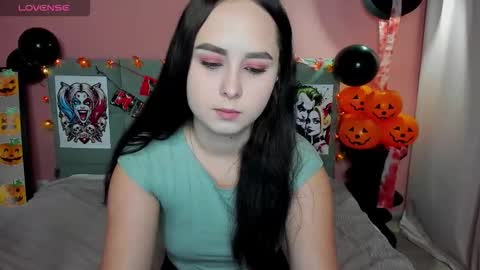 Snapshot of beatricereeves chatting on October 20, 1:10 am Beatrice 3 online show from October 20, 1:10 am