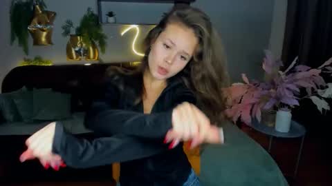 BeatriceWild online show from November 11, 11:45 am