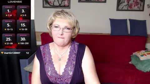 Snapshot of beautiful_lina7 chatting on October 10, 3:07 pm your Lana online show from October 10, 3:07 pm