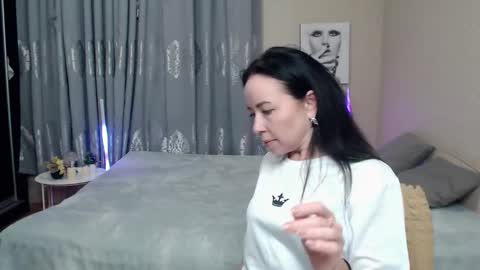 Snapshot of beautiful_moon3 chatting on October 18, 11:14 am beautiful_moon3 online show from October 18, 11:14 am