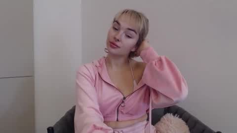 POLLY online show from October 6, 6:42 am