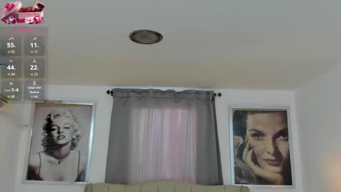 Snapshot of beautyari_ chatting on September 24, 12:34 pm Ariana Reyes online show from September 24, 12:34 pm