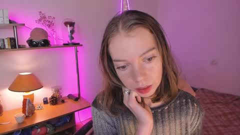 Snapshot of beautyeliise chatting on December 13, 2:27 pm Eliise online show from December 13, 2:27 pm