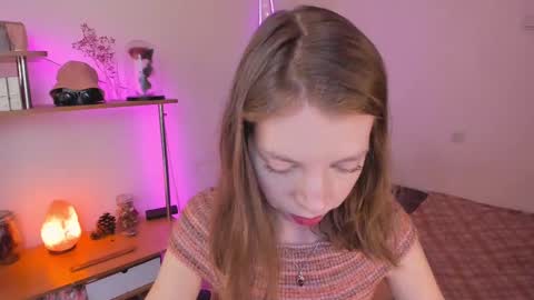 Snapshot of beautyeliise chatting on February 24, 9:32 am Eliise online show from February 24, 9:32 am