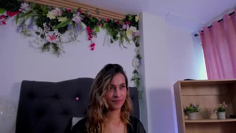 Snapshot of beccamilanni chatting on February 28, 7:46 pm beccamilanni online show from February 28, 7:46 pm