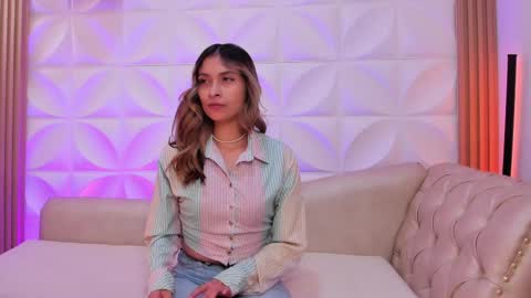 Snapshot of beccamilanni chatting on March 7, 12:45 pm beccamilanni online show from March 7, 12:45 pm