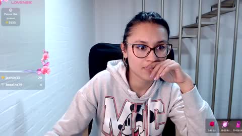 Snapshot of beckdymon chatting on February 8, 5:29 am Daniela online show from February 8, 5:29 am