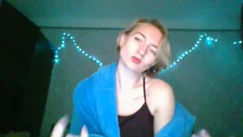 BeckiXJewel online show from April 3, 7:15 am