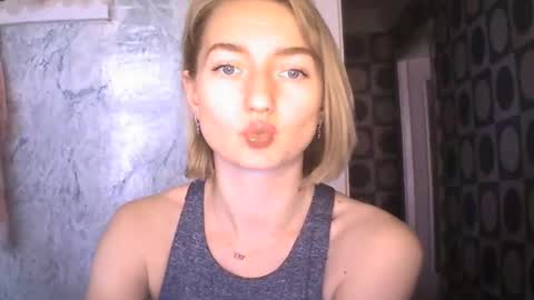 BeckiXJewel online show from March 12, 8:19 am