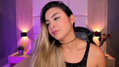 Snapshot of bella1207 chatting on September 16, 7:28 pm Bella cam online show from September 16, 7:28 pm