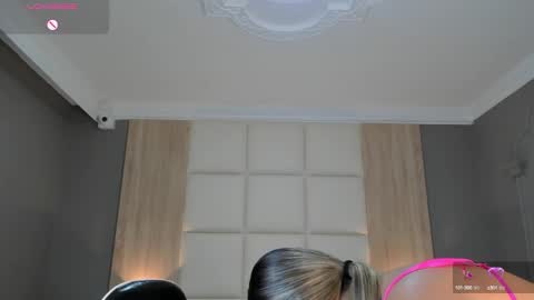 Snapshot of bella1207 chatting on February 6, 8:29 am Bella cam online show from February 6, 8:29 am