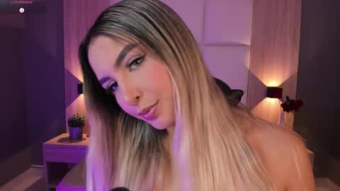 Snapshot of bella1207 chatting on October 4, 7:55 pm Bella cam online show from October 4, 7:55 pm