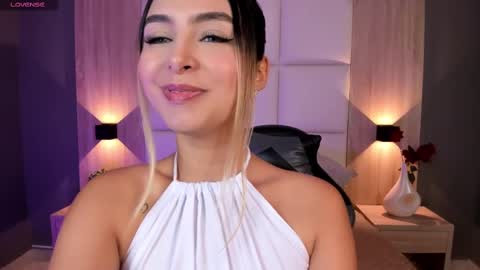 Snapshot of bella1207 chatting on September 30, 8:52 pm Bella cam online show from September 30, 8:52 pm