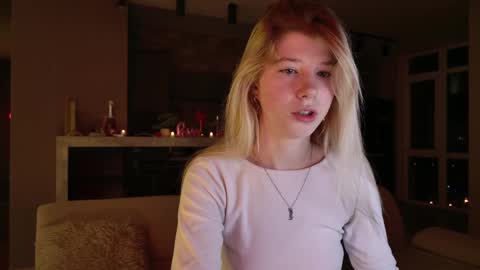 Snapshot of bella_amoury chatting on February 25, 3:09 am Bella online show from February 25, 3:09 am