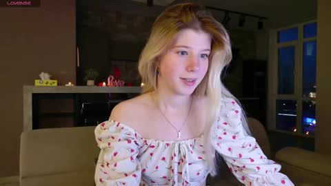 Snapshot of bella_amoury chatting on March 12, 4:35 pm Bella online show from March 12, 4:35 pm