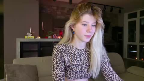 Snapshot of bella_amoury chatting on March 9, 7:05 pm Bella online show from March 9, 7:05 pm