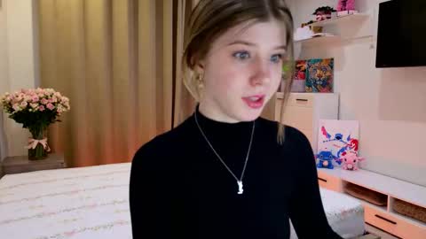 Bella online show from March 2, 9:32 pm