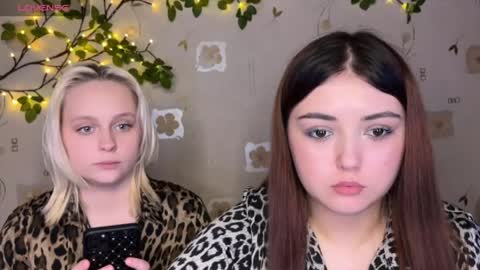 bella_and_alice online show from April 29, 11:09 pm