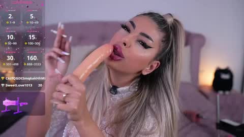 Emma  Bella online show from April 4, 11:01 pm