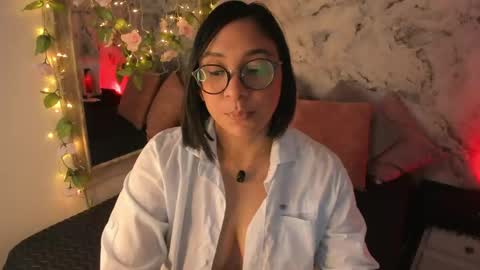 Dessi  online show from May 26, 1:17 pm