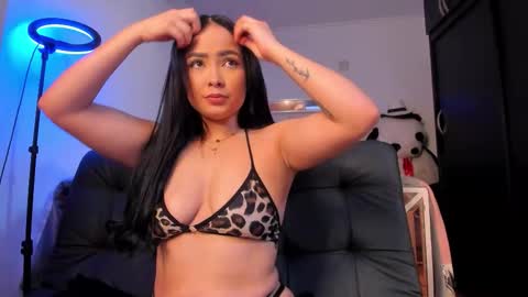 bella_hamilton online show from September 22, 1:21 am