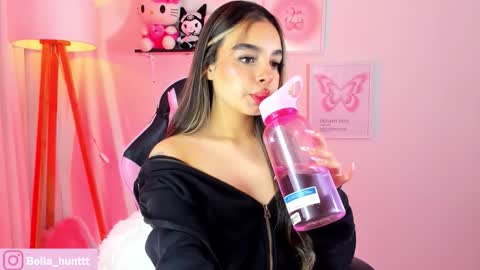 Snapshot of bella_hunteer chatting on October 18, 6:39 am bella igbella hunttt online show from October 18, 6:39 am