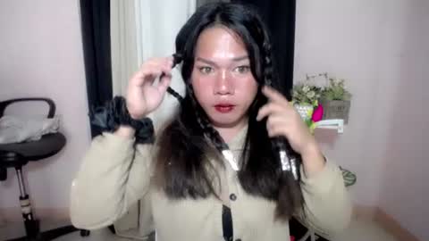 bella_ngo online show from June 20, 11:05 am