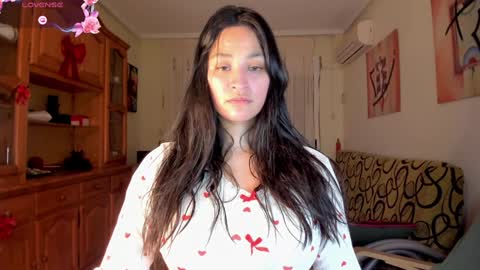 Snapshot of bella_pocahontas3 chatting on February 7, 9:26 pm bella_pocahontas3 online show from February 7, 9:26 pm