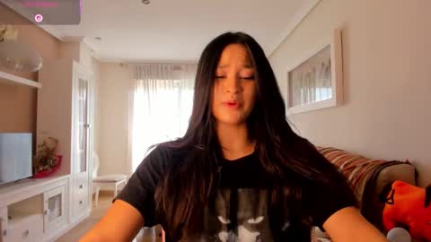 Snapshot of bella_pocahontas3 chatting on October 13, 3:14 pm bella_pocahontas3 online show from October 13, 3:14 pm