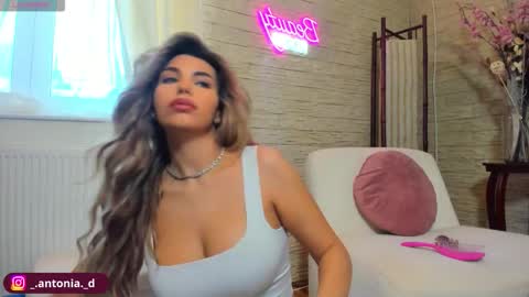 bella_posh online show from February 3, 7:46 am