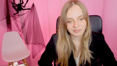 Bella online show from November 24, 11:31 am