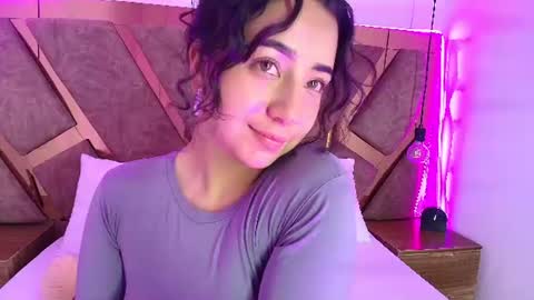 Bella Swwan  online show from July 5, 10:50 pm