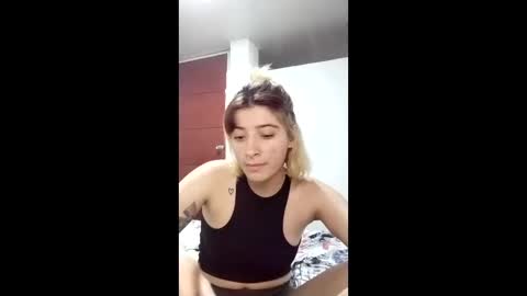 bella_thorne1999 online show from May 7, 1:01 am