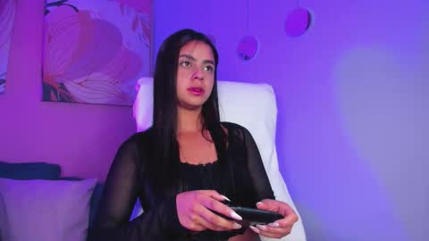 Snapshot of bella_walker_ chatting on September 15, 8:21 pm BELLA online show from September 15, 8:21 pm