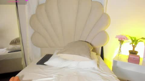 Bella Dajud online show from February 25, 12:03 am