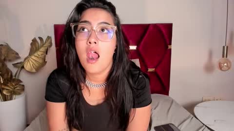 Bella Stone online show from January 16, 7:45 pm