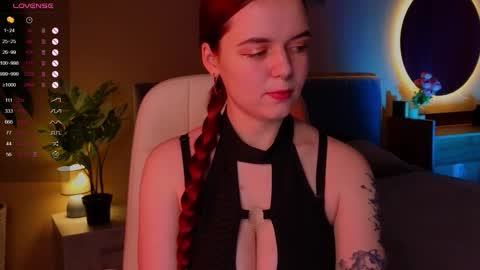 Snapshot of belladevile_ chatting on October 11, 8:08 am belladevile_ online show from October 11, 8:08 am