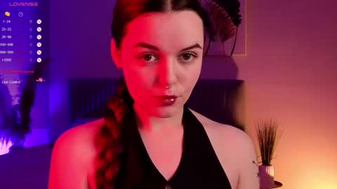 Snapshot of belladevile_ chatting on October 2, 7:40 am belladevile_ online show from October 2, 7:40 am