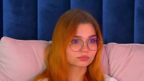 Snapshot of bellamarebelle chatting on October 16, 4:45 am BellaMarebelle online show from October 16, 4:45 am