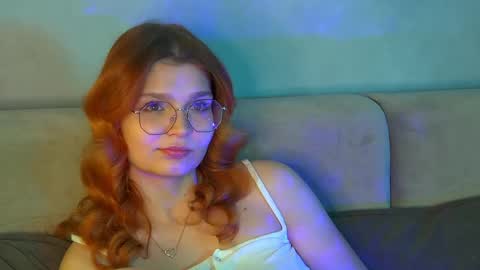 Snapshot of bellamarebelle chatting on October 11, 4:50 am BellaMarebelle online show from October 11, 4:50 am