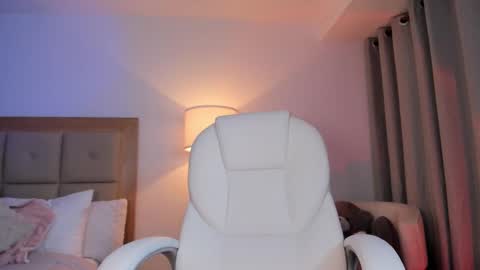 Snapshot of bellamia_ chatting on September 22, 5:22 am Bella Mia online show from September 22, 5:22 am