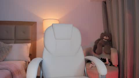 Snapshot of bellamia_ chatting on October 16, 1:16 am Bella Mia online show from October 16, 1:16 am