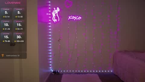 Bella Monroe online show from April 9, 5:00 am