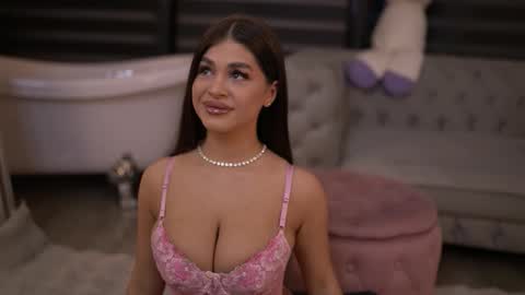 Bella online show from October 30, 6:52 pm