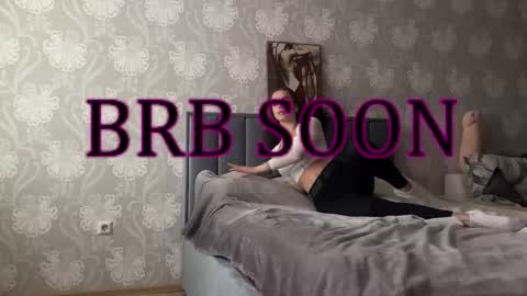 bellaparker_ online show from September 16, 10:39 am