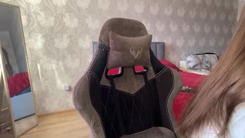 bellaparker_ online show from February 24, 11:10 am